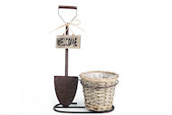 metal welcome sign and spade with a small wicker planter 23x35cm